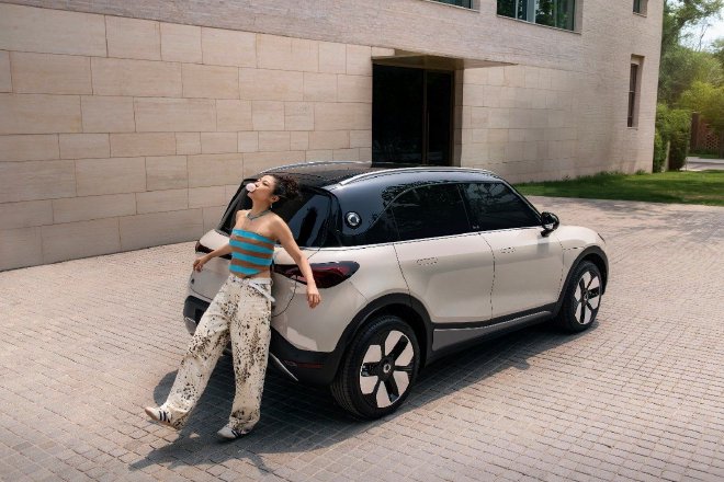 联名迪士尼中国 smart米奇限定艺术车现身北京