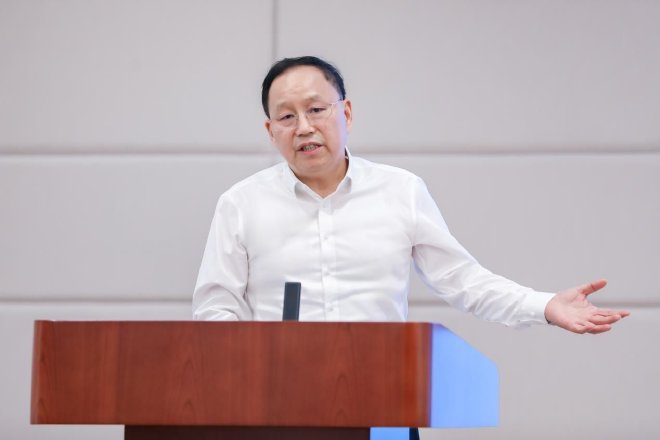 新汽车致敬新教育 问界M9福耀科技大学交车仪式圆满举行