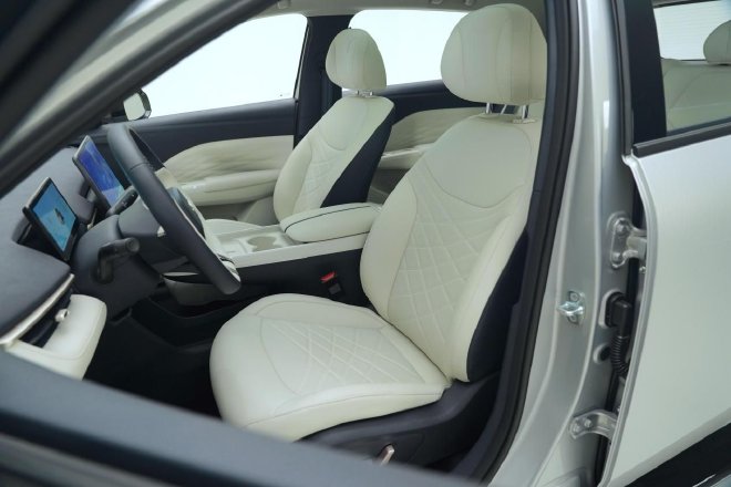 越级实力重新定义A0级纯电家轿 静态体验极狐T1