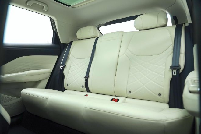 越级实力重新定义A0级纯电家轿 静态体验极狐T1