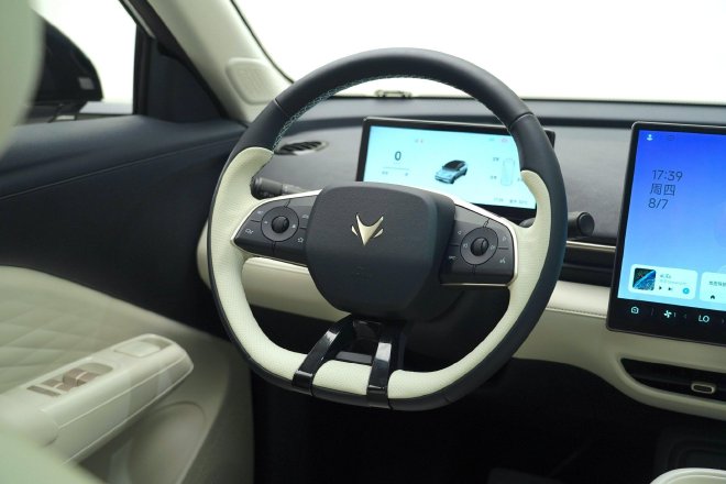 越级实力重新定义A0级纯电家轿 静态体验极狐T1