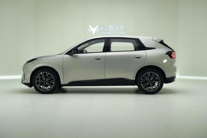 越级实力重新定义A0级纯电家轿 静态体验极狐T1