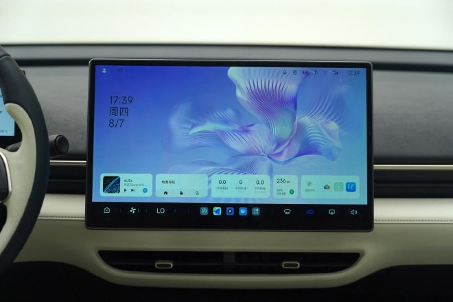 越级实力重新定义A0级纯电家轿 静态体验极狐T1