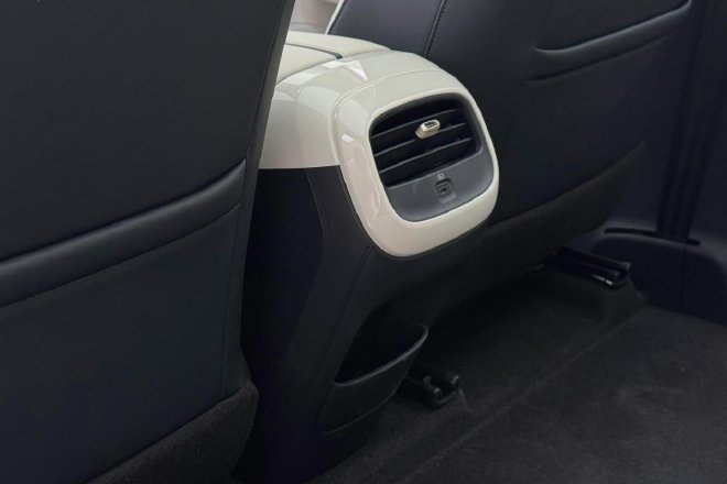 越级实力重新定义A0级纯电家轿 静态体验极狐T1