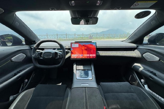 领克10 EM-P上市 限时价16.38万元起