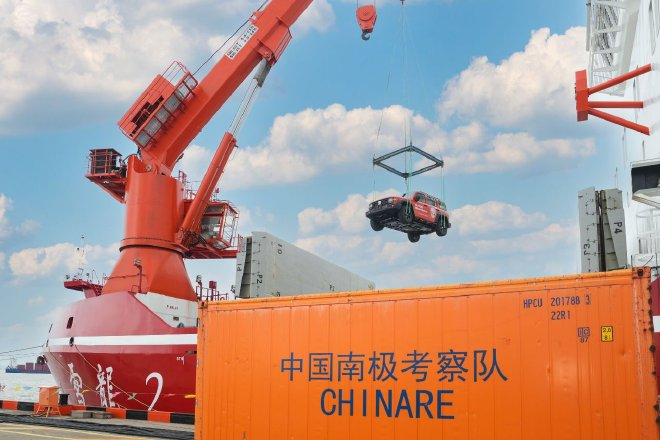 长城汽车坦克300随“雪龙2”号科考船出征南极
