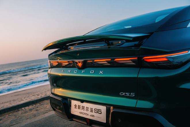 极狐全新阿尔法S5上市 补贴后售价9.98万元起