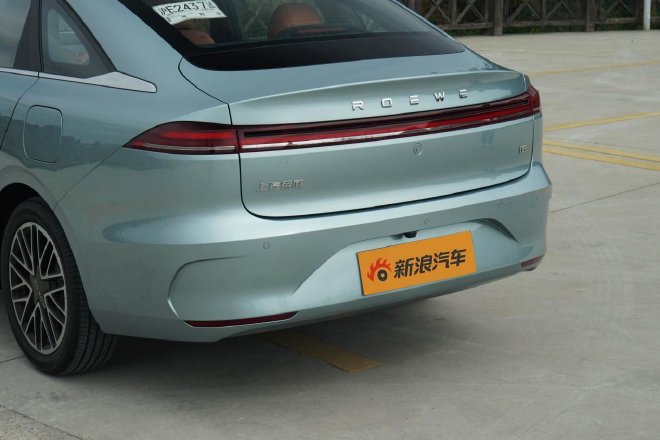 为国民造车不做选择 全新荣威i6动态试驾