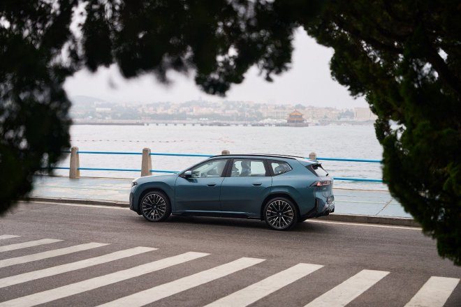 新世代BMW iX3 50L极限续航路测创造BMW新纪录