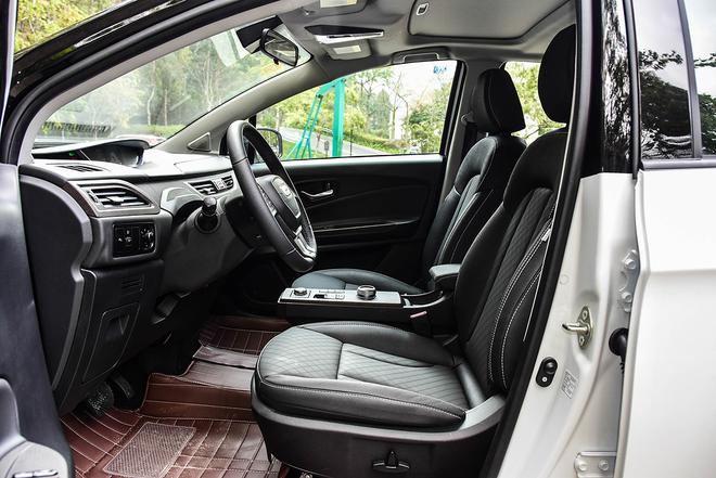 中短途城市间出行无忧 云度π3上市售价为10.98-12.58万元