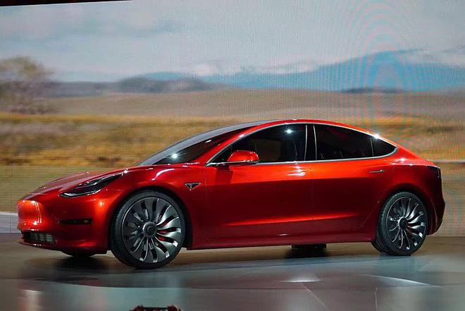 特斯拉Model 3长续航后驱版接受预定 售价43.3万元起