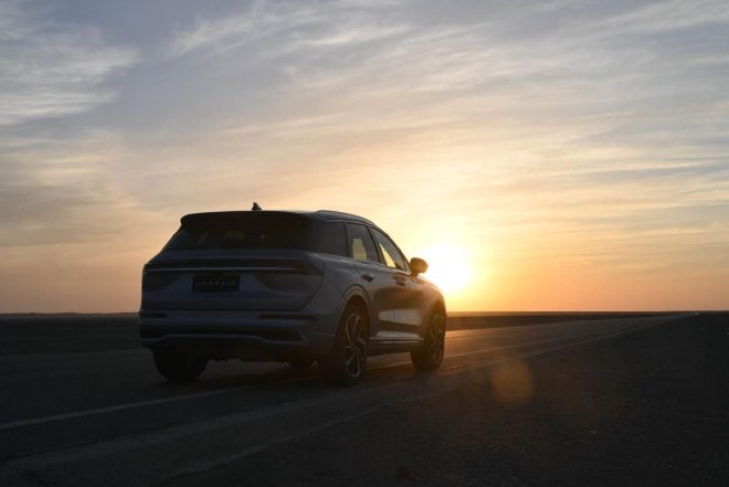 焕新更显豪华 试驾全新林肯冒险家和航海家