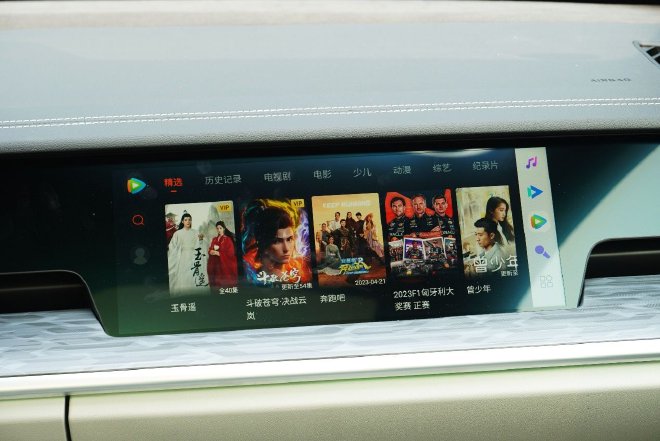 配置升级价格喜人 试驾2024款哪吒S 增程后驱1060版