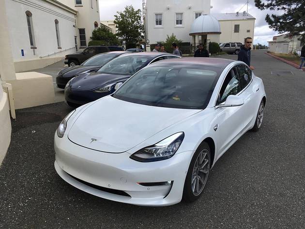 马斯克开卖特斯拉Model 3 专家却给出三大理由不买