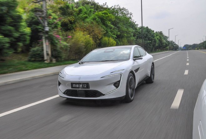 阿维塔12双动力上市 售价26.99万-42.99万元