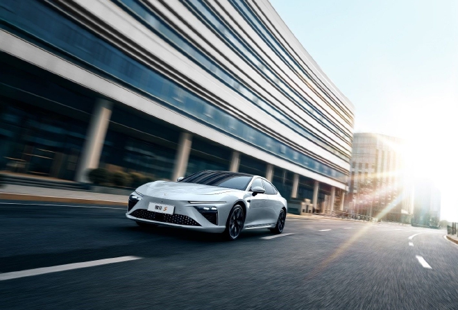 哪吒S两款纯电版车型上市 售价18.98-19.98万元