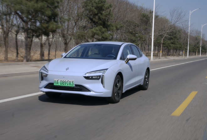 一款均衡实用、一款小巧灵活 试驾羿驰05&易至EV3 Plus