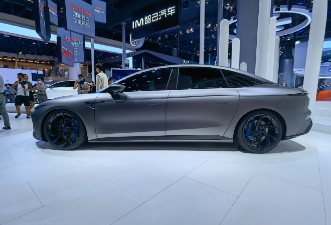 2022成都车展:智己L7性能版概念车首发亮相