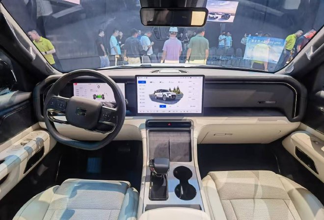 2024成都车展探馆:极石01标准续航版