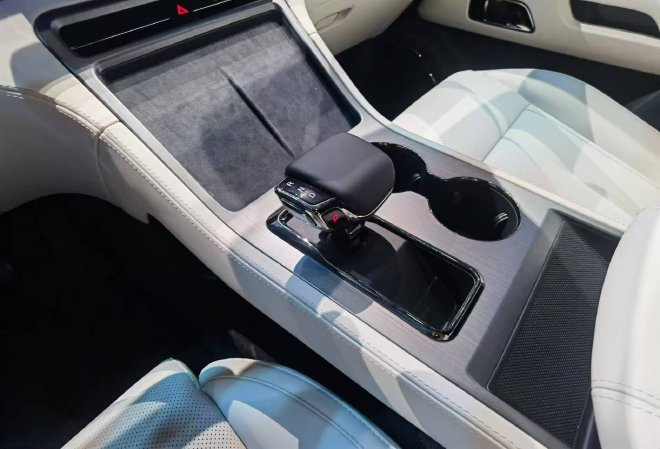 2024成都车展探馆:极石01标准续航版