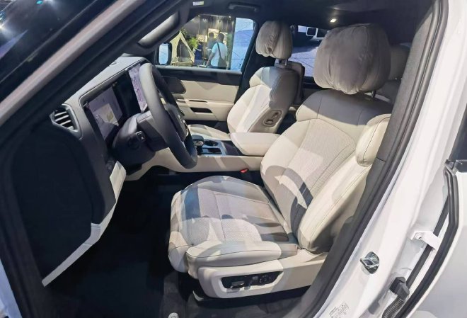 2024成都车展探馆:极石01标准续航版