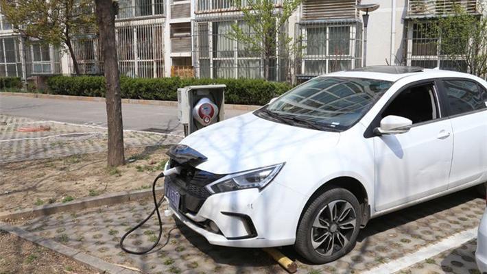 太吃惊！邦老师实测北京小区共享充电桩：万万没想到