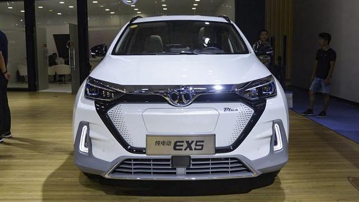 抢先实拍北汽新能源电动SUV EX5