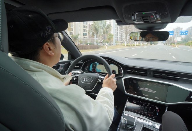 新上汽奥迪A7L 新增RS套件竞速版颜值更高