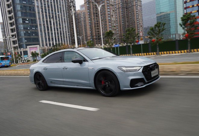 新上汽奥迪A7L 新增RS套件竞速版颜值更高