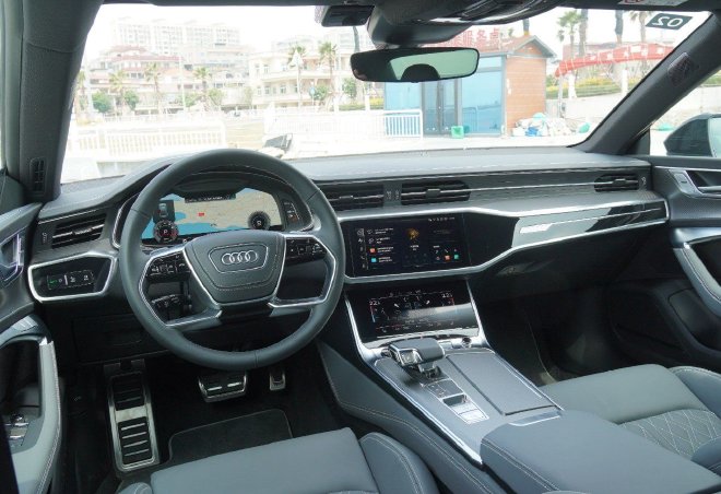 新上汽奥迪A7L 新增RS套件竞速版颜值更高