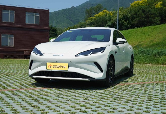 比亚迪海豹06EV 一台非常全面的中型纯电轿跑