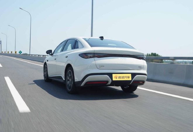 比亚迪海豹06EV 一台非常全面的中型纯电轿跑