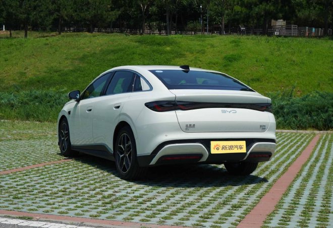 比亚迪海豹06EV 一台非常全面的中型纯电轿跑