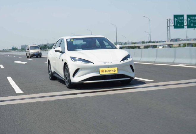 比亚迪海豹06EV 一台非常全面的中型纯电轿跑