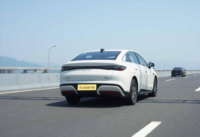 比亚迪海豹06EV 一台非常全面的中型纯电轿跑
