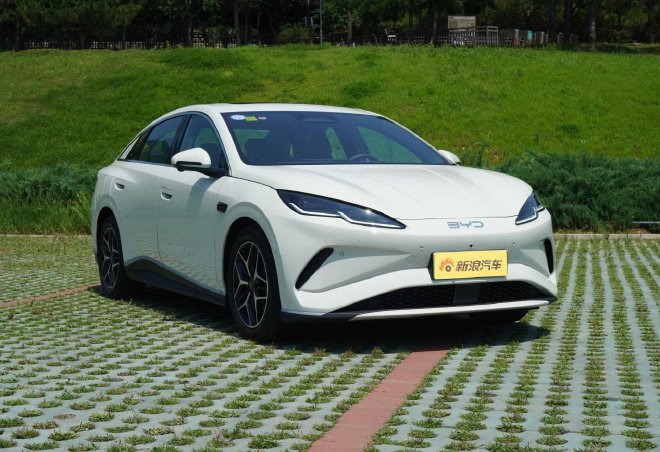 比亚迪海豹06EV 一台非常全面的中型纯电轿跑