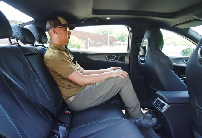 比亚迪海豹06EV 一台非常全面的中型纯电轿跑
