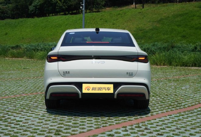 比亚迪海豹06EV 一台非常全面的中型纯电轿跑