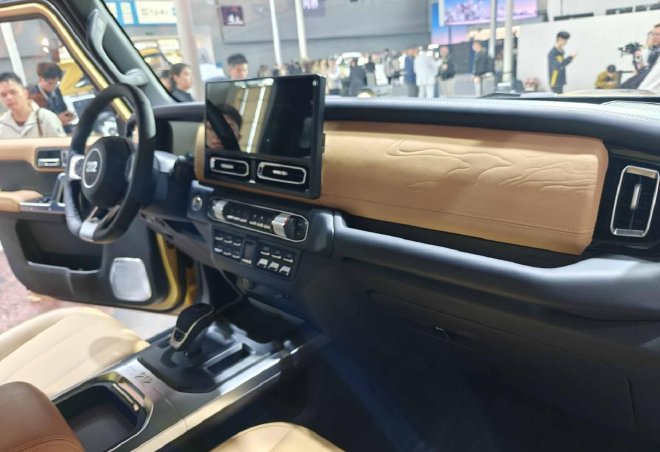 2025广州车展:售价20.58万元 212 T01高地版正式上市