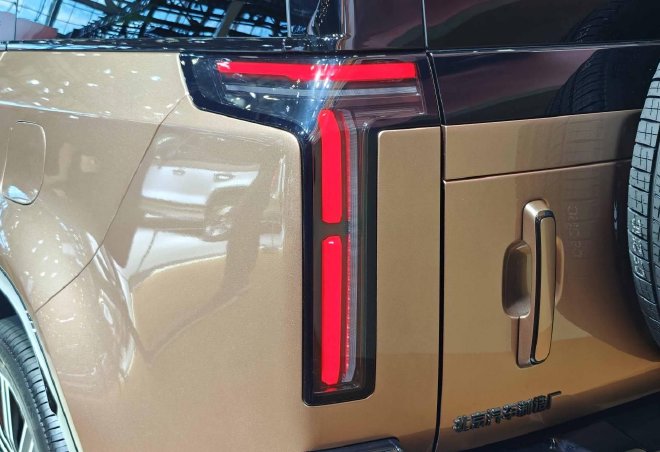 2025广州车展:极石ADAMAS 首秀