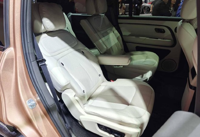 2025广州车展:极石ADAMAS 首秀