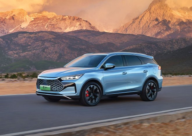 亏电油耗最低5.5L,插混中型SUV,领克08与比亚迪唐怎么选