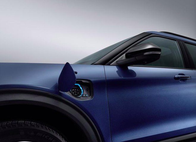 全新探险者PHEV官图发布 纯电续航40km