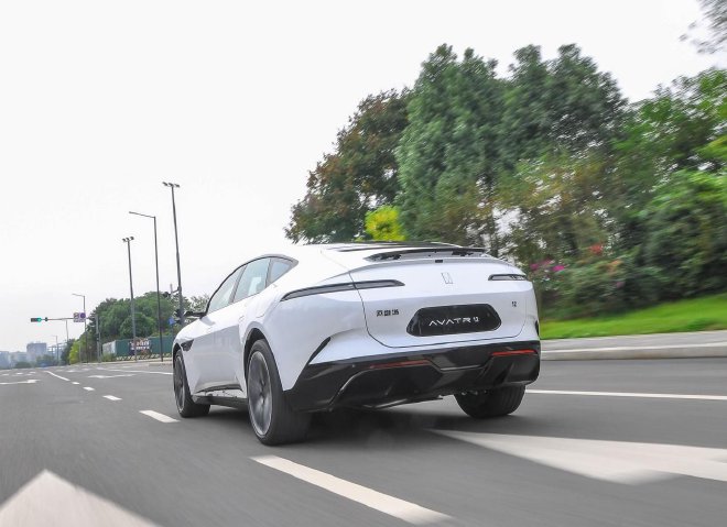 阿维塔12双动力上市 售价26.99万-42.99万元