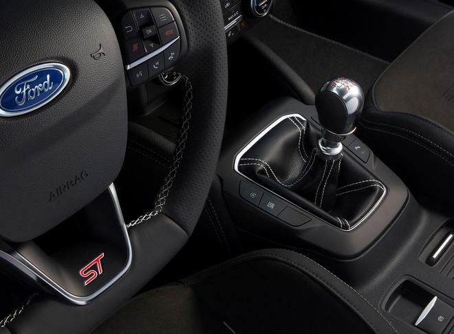 全新福特福克斯ST官图发布 钢炮回归