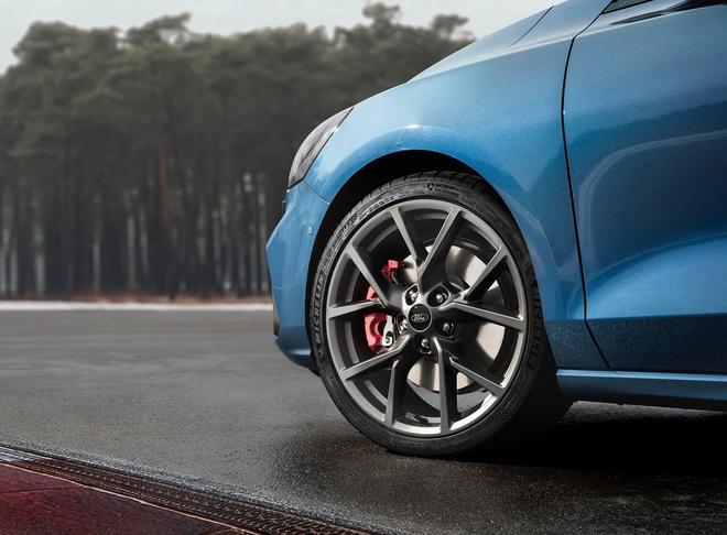 全新福特福克斯ST官图发布 钢炮回归