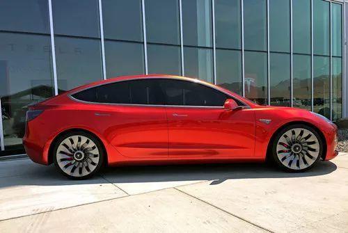 将近四年的等待 首批特斯拉Model 3在北京交付