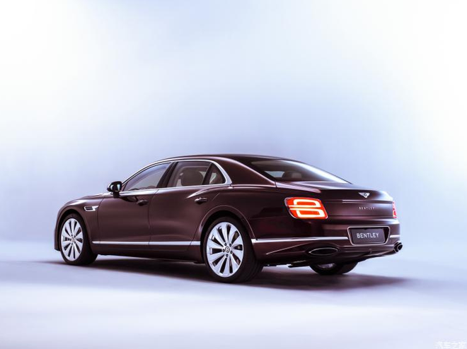 奢华与运动兼顾 全新宾利飞驰官图发布