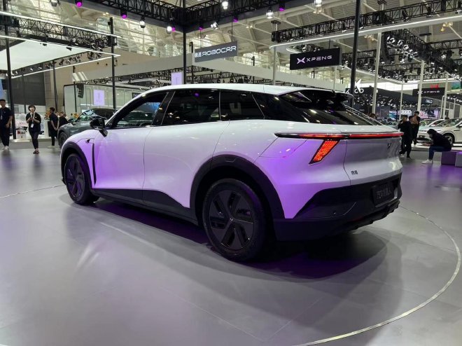 极越01为何称之为 汽车机器人