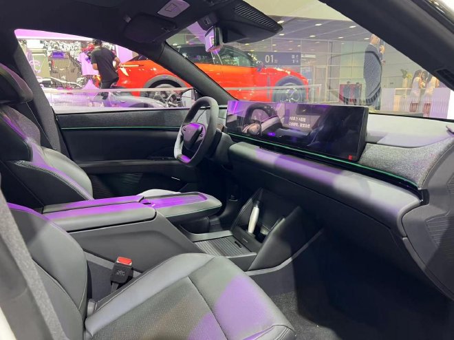 极越01为何称之为 汽车机器人